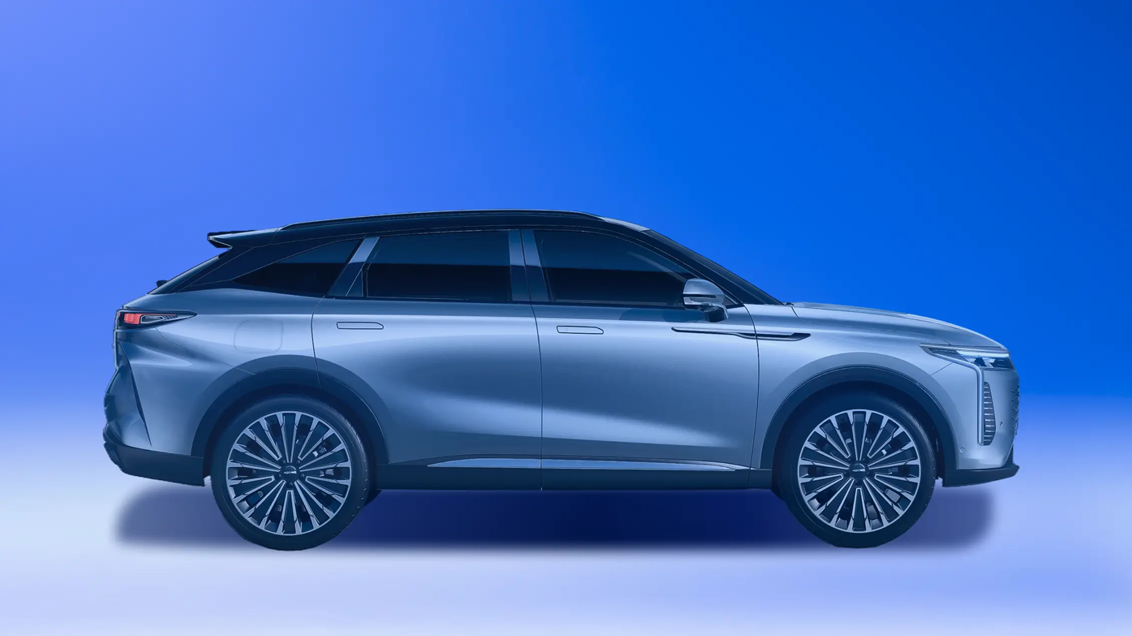 Side view on grey OMODA 9