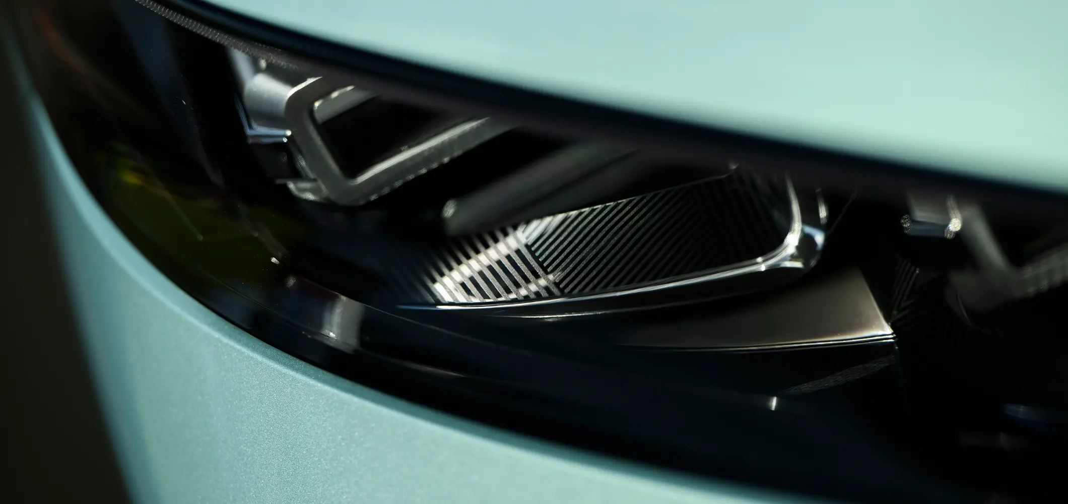 Close up of LED on OMODA 7