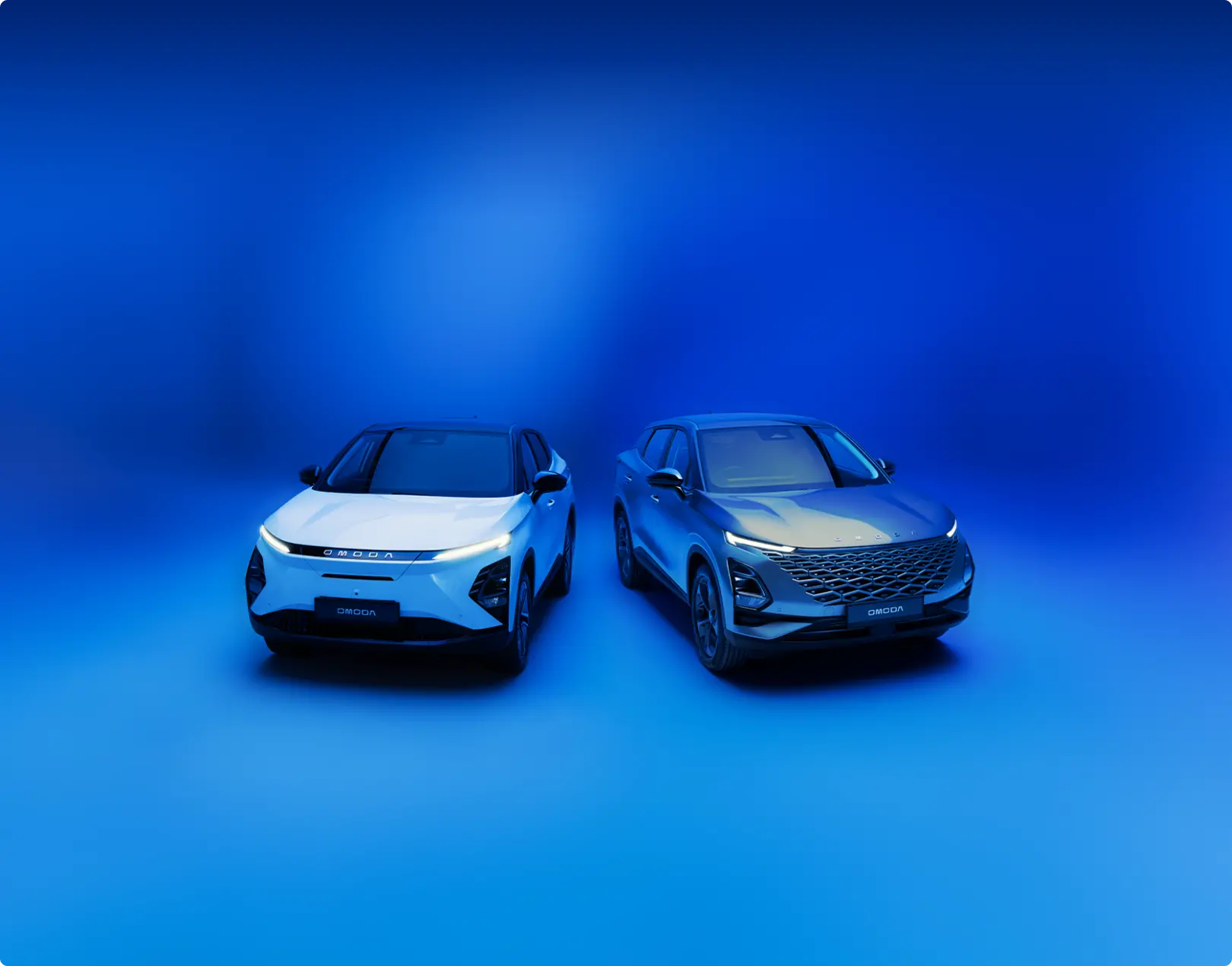 Dual shot of two OMODA cars in a blue background