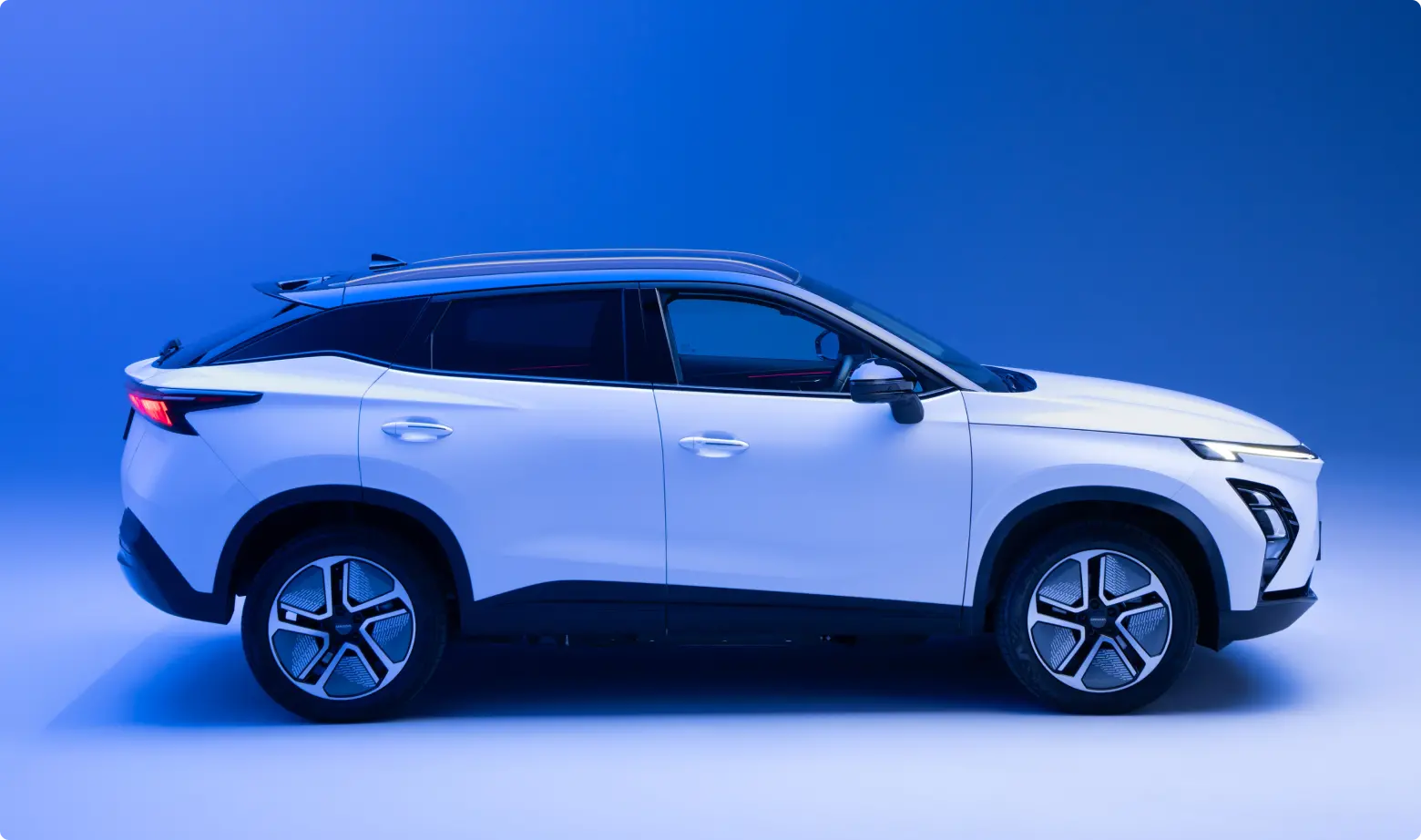 side profile of white OMODA