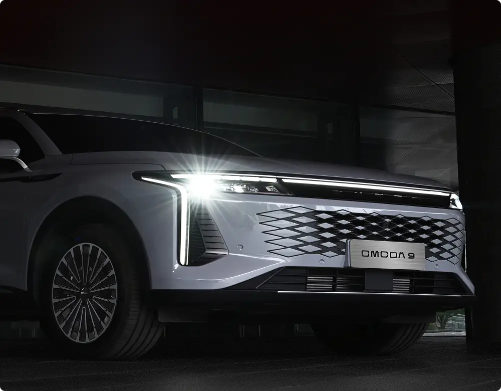 Close up on front view of white OMODA 9