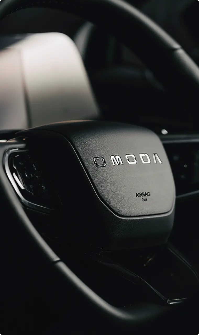 Close up of the OMODA 5 SHS-H steering wheel fitted with an airbag