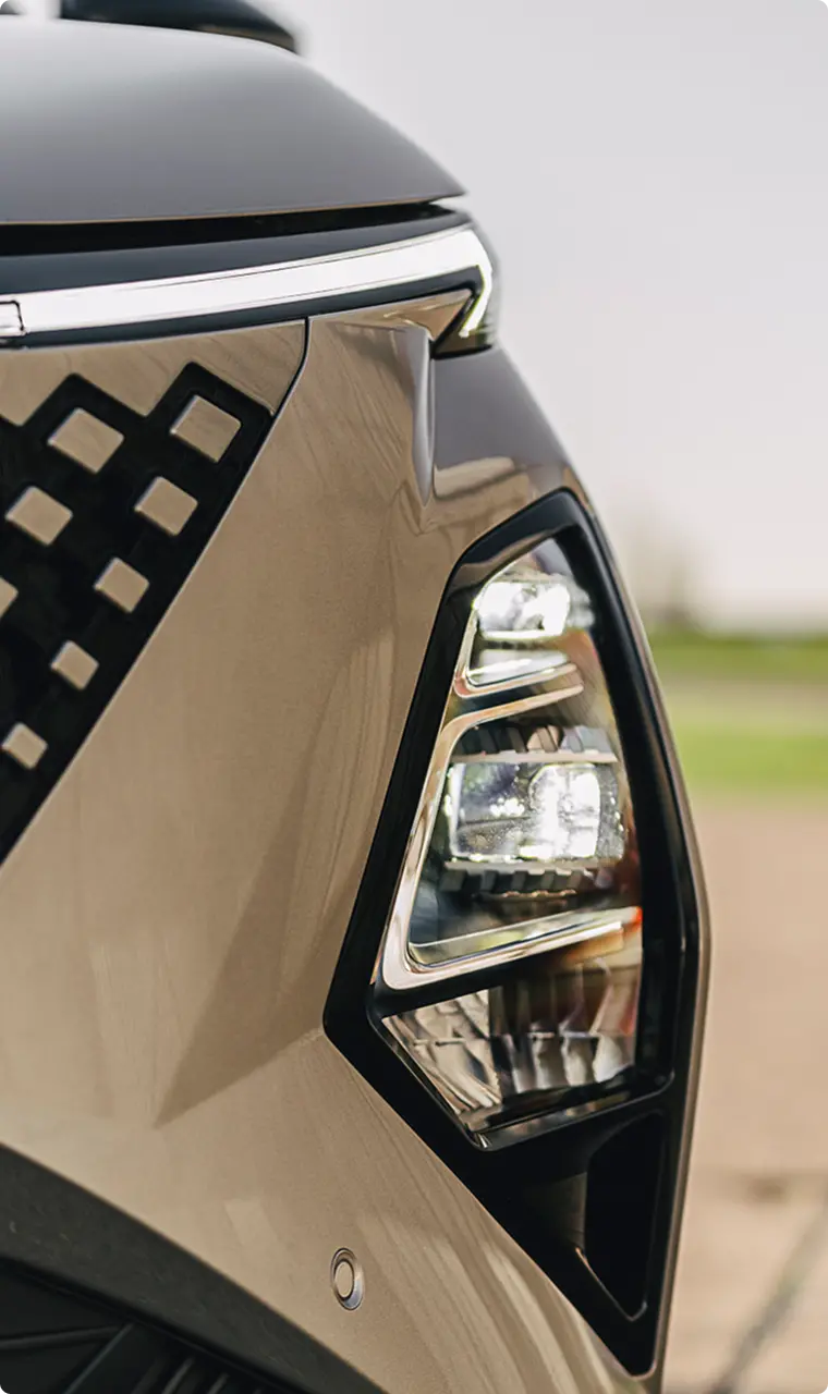 Close up of the Super Hybrid OMODA 5 SHS-H LED headlights and taillights