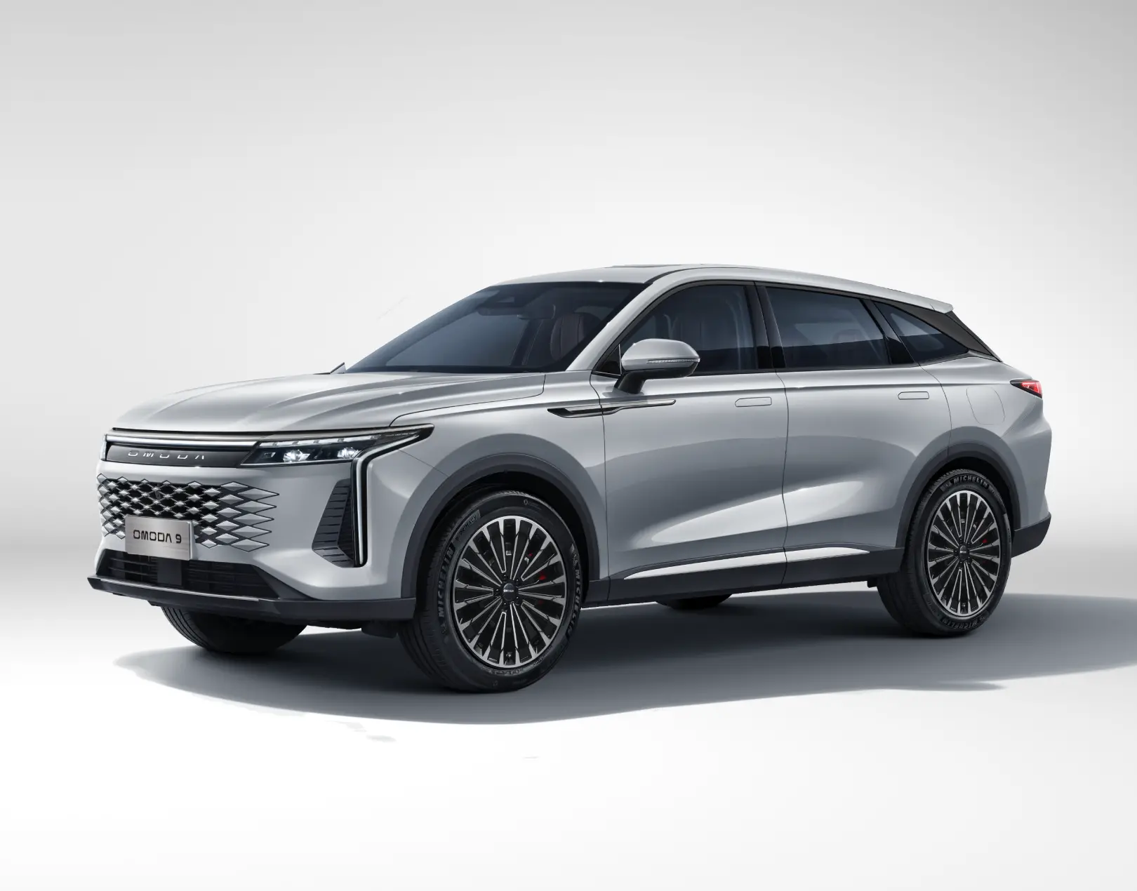 Side profile of Grey OMODA 9