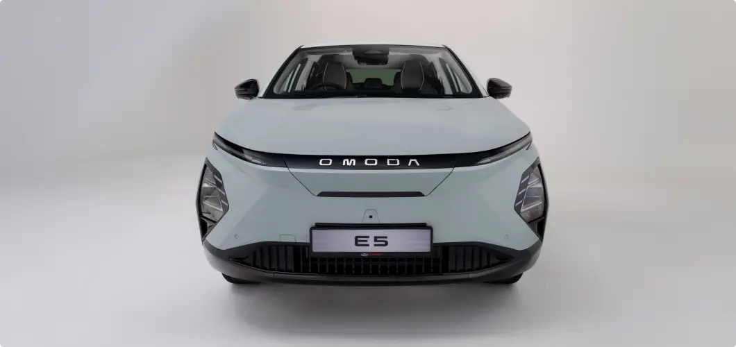 front on shot of OMODA E5