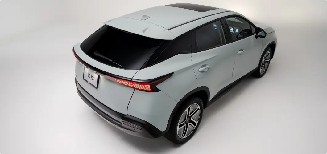High angle rear shot of OMODA E5