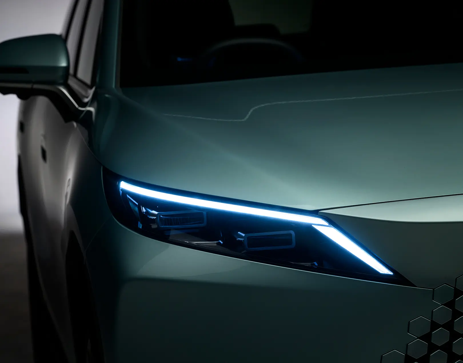 Close up of the headlights on an OMODA SUV